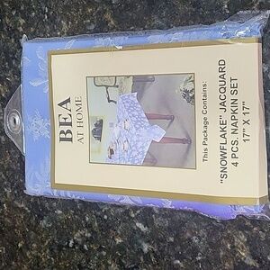 NWT BEA at Home Snowflake Jacquard 4 pcs Napkin Set 17"x 17"